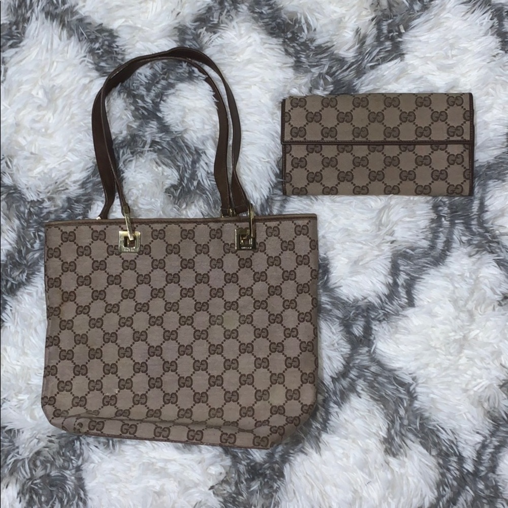 Gucci purse and wallet